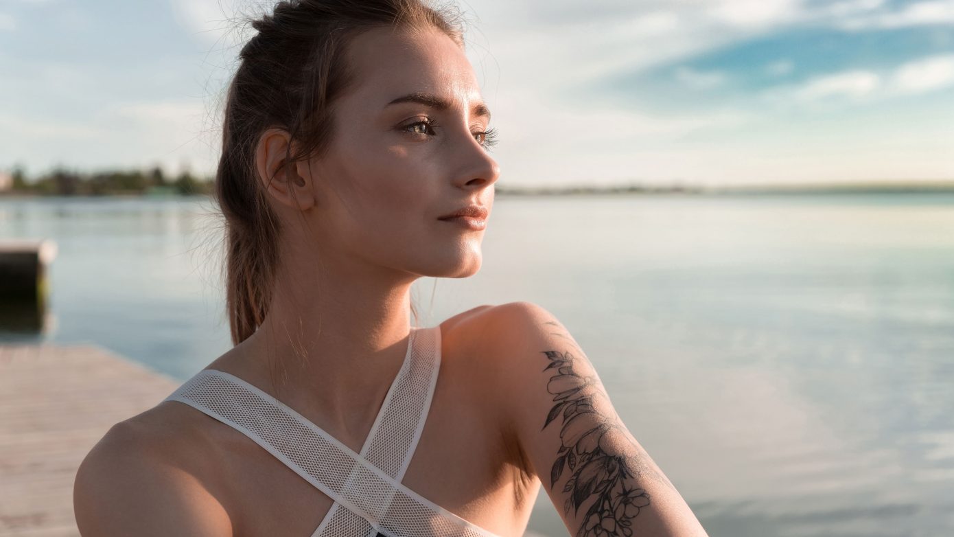 bronceado y borrar tatuajes